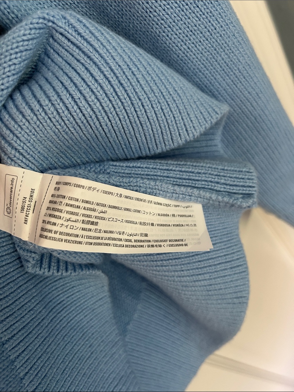 Abercrombie & Fitch Blue 'SALTY' Crewneck Sweater, like new, sz M - Picture 4 of 4